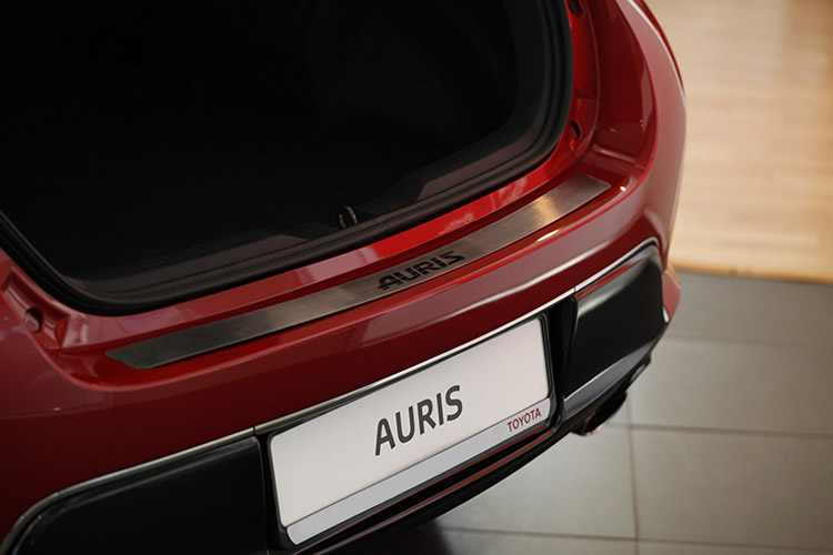 НАКЛАДКА НА НАРУЖ. ПОРОГ БАГАЖНИКА (2013-) TOYOTA AURIS 2007