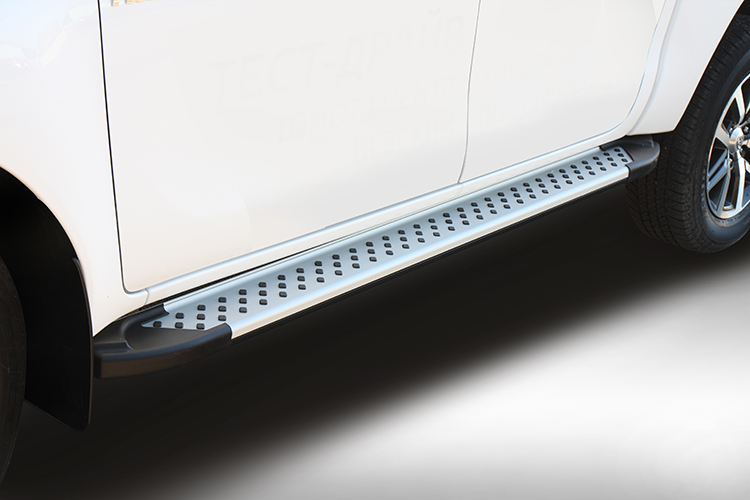 ПОРОГИ АЛЮМИНИЕВЫЙ ПРОФИЛЬ TOYOTA HILUX 2015
